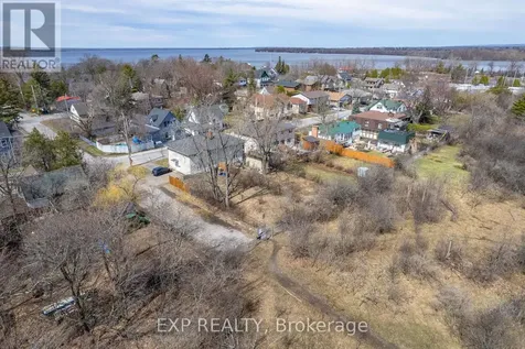 2723 Rowatt Street Ottawa ON K2B 5W4