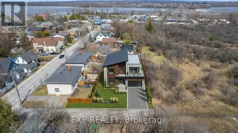 2723 Rowatt Street Ottawa ON K2B 5W4