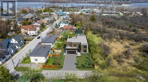 2723 Rowatt Street Ottawa ON K2B 5W4
