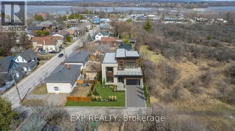 2725 Rowatt Street Ottawa ON K2B 5W4