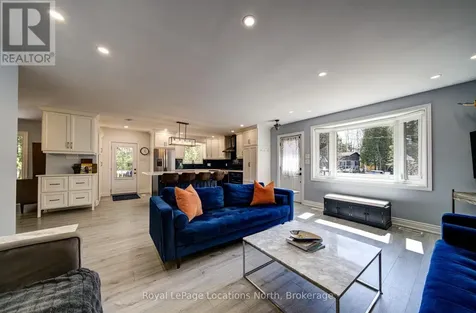 2 Maplewood Drive Tiny ON L0L 1P1