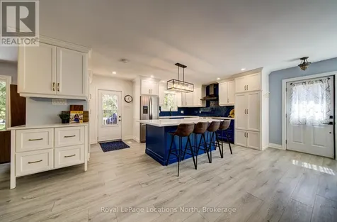 2 Maplewood Drive Tiny ON L0L 1P1
