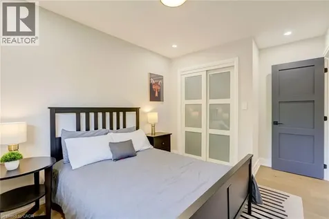 5226 Spruce Avenue Burlington ON L7L 1N1