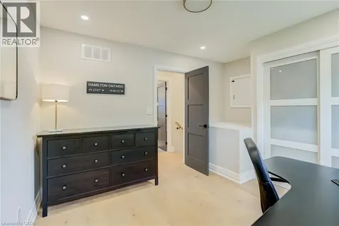 5226 Spruce Avenue Burlington ON L7L 1N1