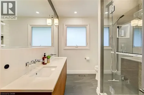 5226 Spruce Avenue Burlington ON L7L 1N1