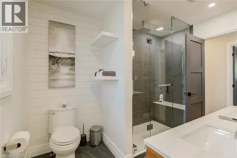 5226 Spruce Avenue Burlington ON L7L 1N1