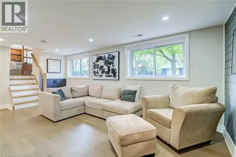 5226 Spruce Avenue Burlington ON L7L 1N1