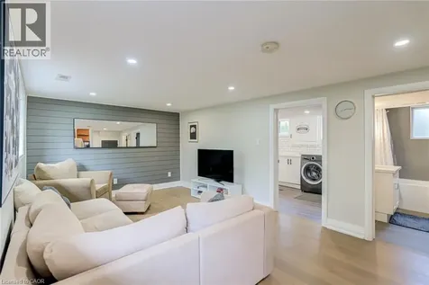 5226 Spruce Avenue Burlington ON L7L 1N1