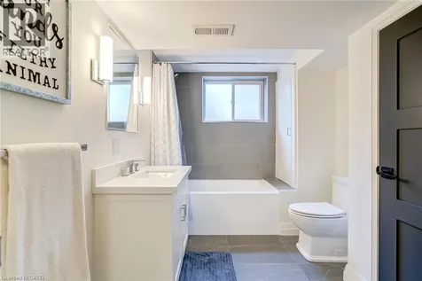 5226 Spruce Avenue Burlington ON L7L 1N1