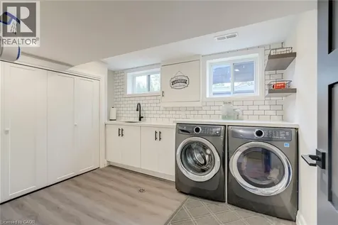 5226 Spruce Avenue Burlington ON L7L 1N1