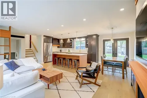 5226 Spruce Avenue Burlington ON L7L 1N1