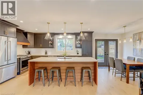 5226 Spruce Avenue Burlington ON L7L 1N1