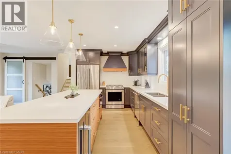 5226 Spruce Avenue Burlington ON L7L 1N1