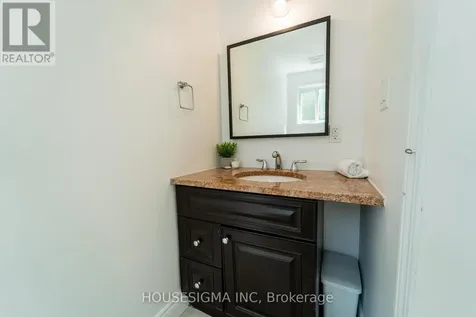 2032 Kings Grove Crescent Ottawa ON K1J 6G1