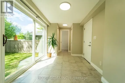 2032 Kings Grove Crescent Ottawa ON K1J 6G1