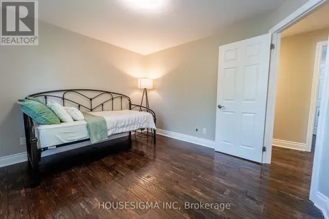 2032 Kings Grove Crescent Ottawa ON K1J 6G1