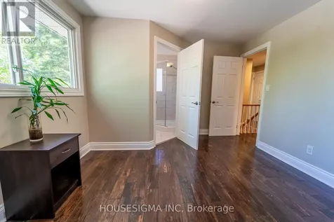 2032 Kings Grove Crescent Ottawa ON K1J 6G1