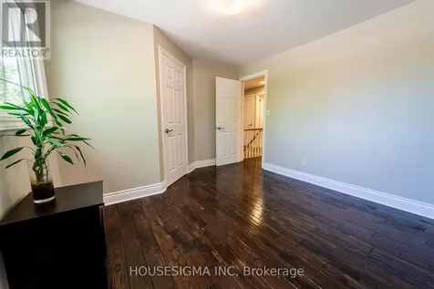 2032 Kings Grove Crescent Ottawa ON K1J 6G1