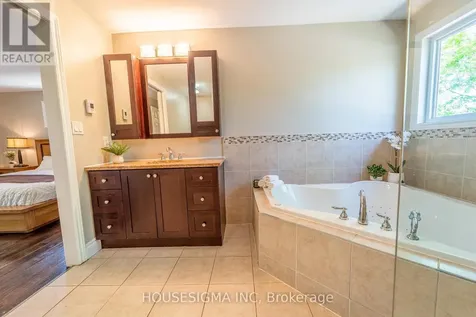 2032 Kings Grove Crescent Ottawa ON K1J 6G1