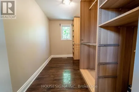 2032 Kings Grove Crescent Ottawa ON K1J 6G1
