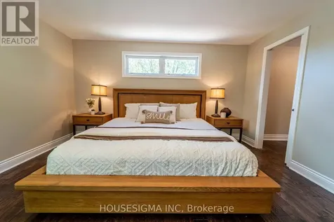 2032 Kings Grove Crescent Ottawa ON K1J 6G1