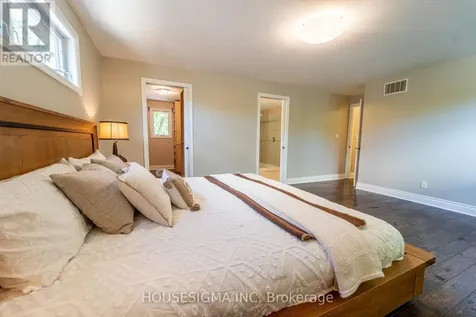 2032 Kings Grove Crescent Ottawa ON K1J 6G1