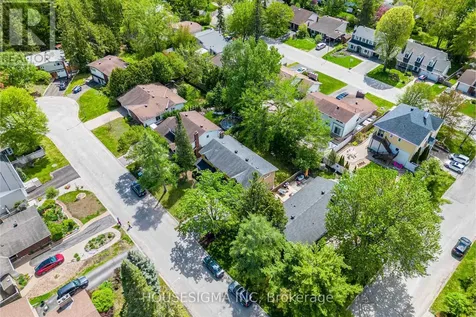 2032 Kings Grove Crescent Ottawa ON K1J 6G1
