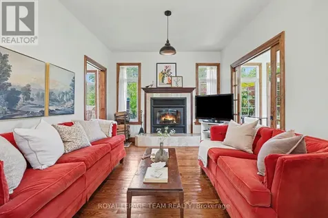 3 Kimini Drive Ottawa ON K2S 1S6