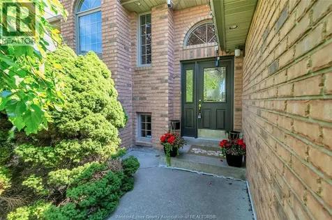944 Imperial Crescent Windsor ON N9G 2T2