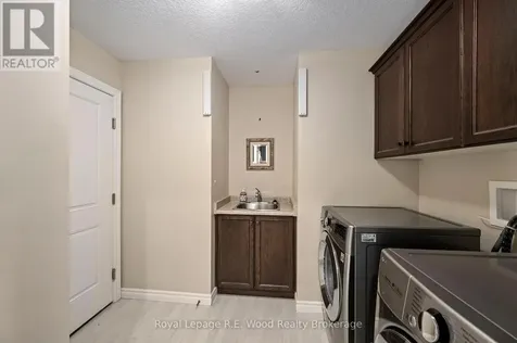 16 Colin Avenue Tillsonburg ON N4G 0E5