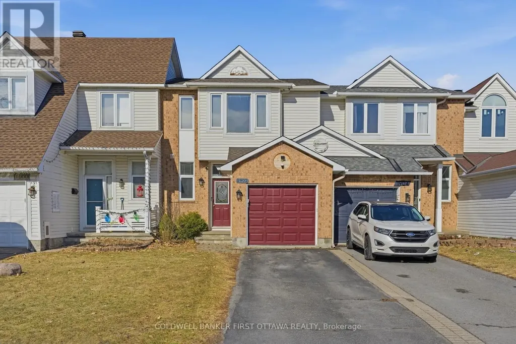 1902 Hennessy Crescent Ottawa ON K4A 3X7