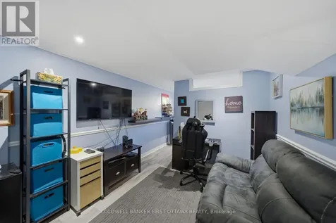 1902 Hennessy Crescent Ottawa ON K4A 3X7