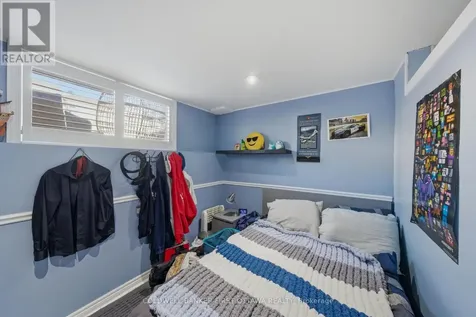 1902 Hennessy Crescent Ottawa ON K4A 3X7