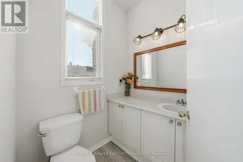 1902 Hennessy Crescent Ottawa ON K4A 3X7