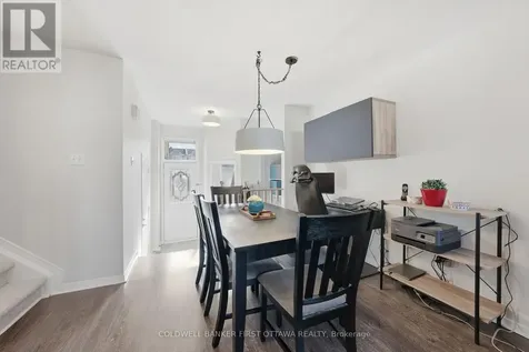 1902 Hennessy Crescent Ottawa ON K4A 3X7