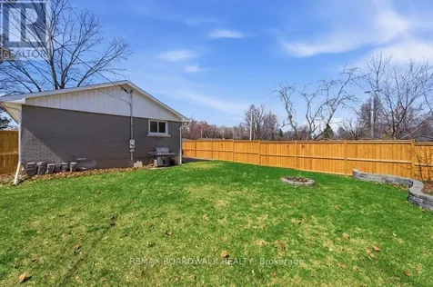 1279 Adirondack Drive Ottawa ON K2C 2V7