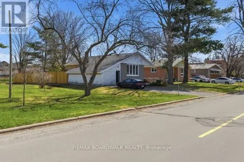 1279 Adirondack Drive Ottawa ON K2C 2V7