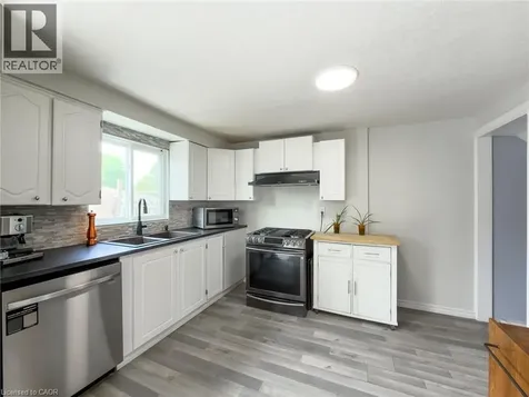 724 Parkview Crescent Cambridge ON N3H 4X9