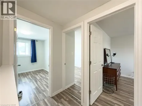 724 Parkview Crescent Cambridge ON N3H 4X9
