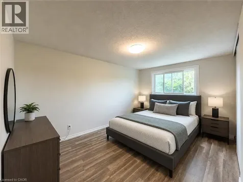 724 Parkview Crescent Cambridge ON N3H 4X9