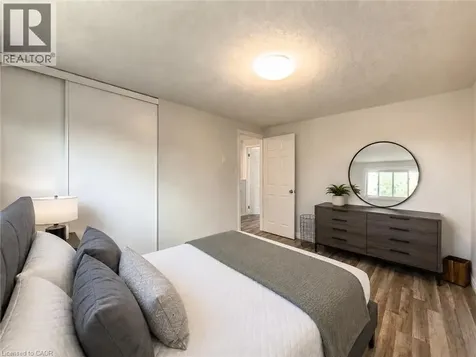 724 Parkview Crescent Cambridge ON N3H 4X9