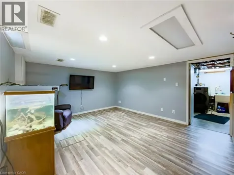 724 Parkview Crescent Cambridge ON N3H 4X9