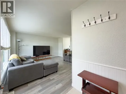 724 Parkview Crescent Cambridge ON N3H 4X9