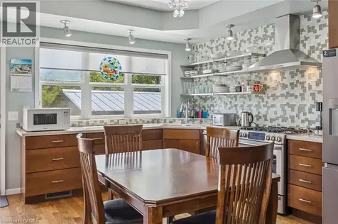 56 Ash Ave Avenue Puslinch ON N0B 2J0