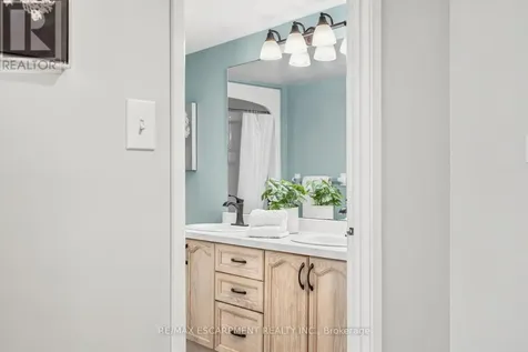 216 Plains Road West Burlington (bayview) ON L7T 4M3