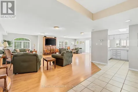 216 Plains Road West Burlington (bayview) ON L7T 4M3