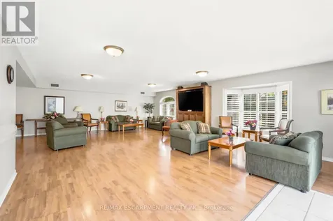 216 Plains Road West Burlington (bayview) ON L7T 4M3