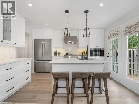 2448 Wooden Hill Circle Oakville ON L6M 4E3