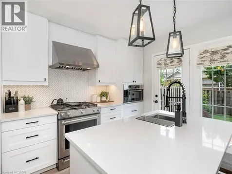 2448 Wooden Hill Circle Oakville ON L6M 4E3