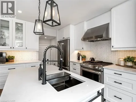 2448 Wooden Hill Circle Oakville ON L6M 4E3